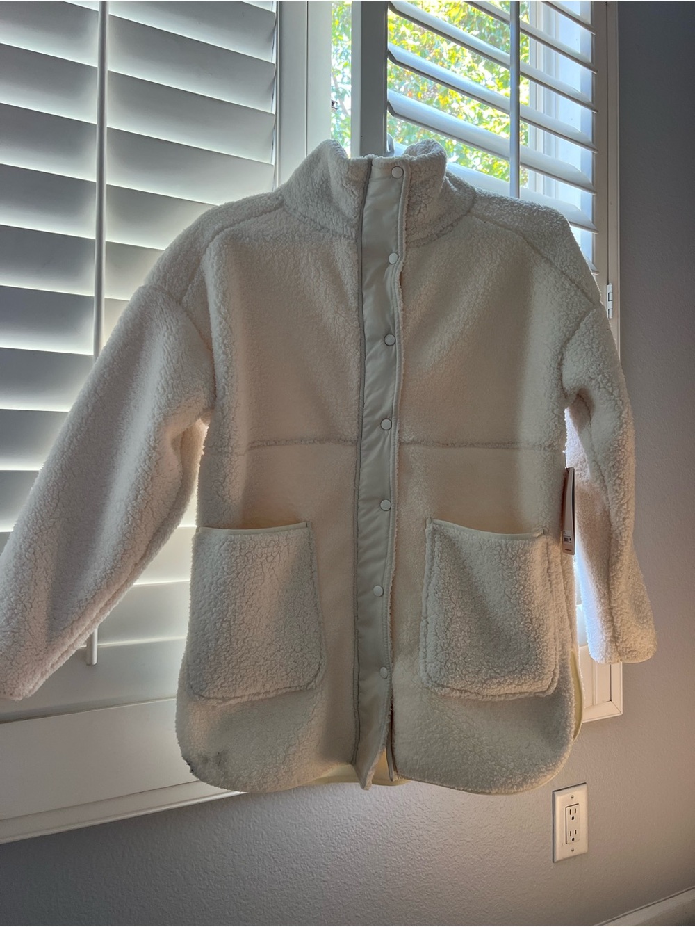 Yogalicious White Dove Sherpa Arctic Avenue Jacket - Picture 5 of 7